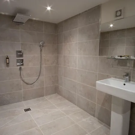 Towers Stapleton's & Parkgate's * Κάρλτον