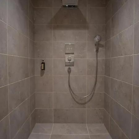 Towers Stapleton's & Parkgate's Κάρλτον